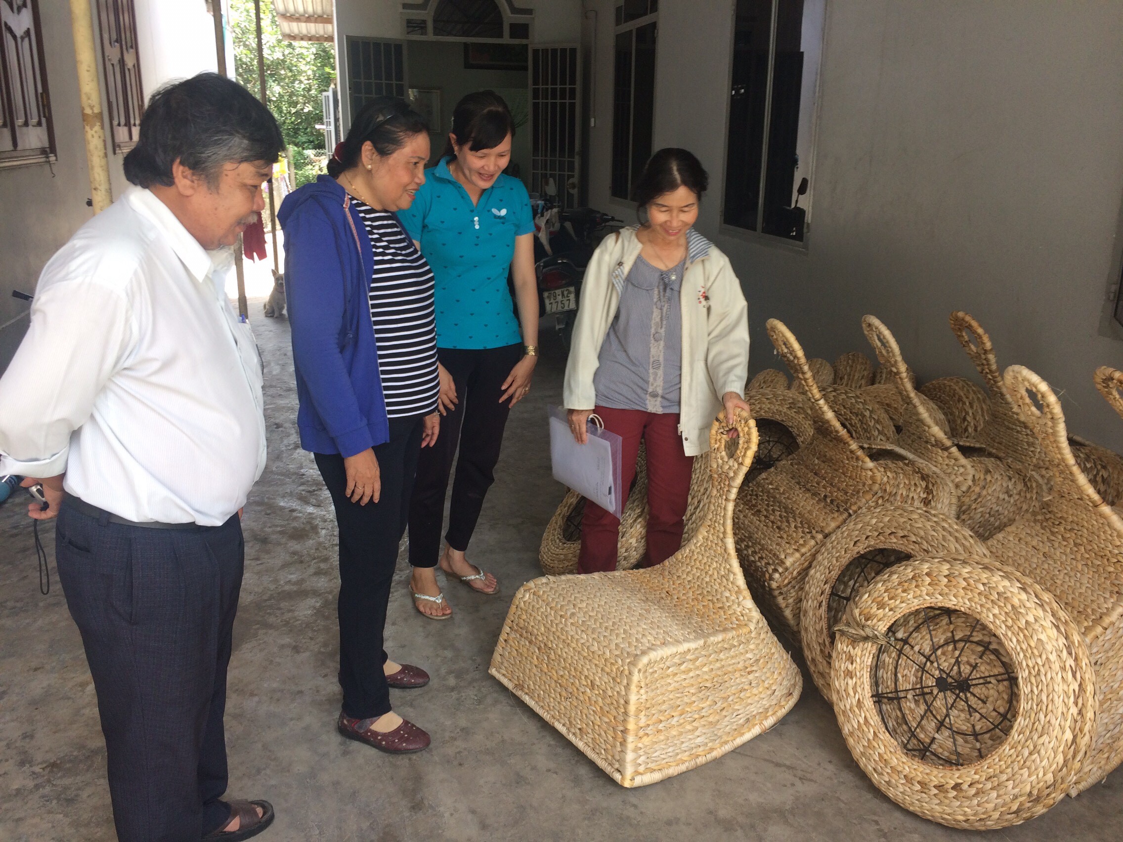 ĐÀO TẠO NGHỀ CHO LAO ĐỘNG NÔNG THÔN  Ở TRUNG TÂM HỌC TẬP CỘNG ĐỒNG XÃ DIÊN THỌ,  HUYỆN DIÊN KHÁNH, TỈNH KHÁNH HÒA