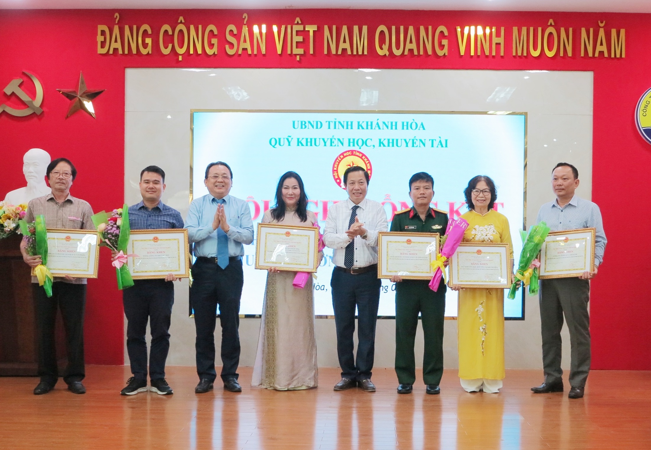 Quỹ Khuyến học, khuyến tài Khánh Hòa: Năm 2023, trao gần 2,4 tỷ đồng học bổng cho học sinh, sinh viên