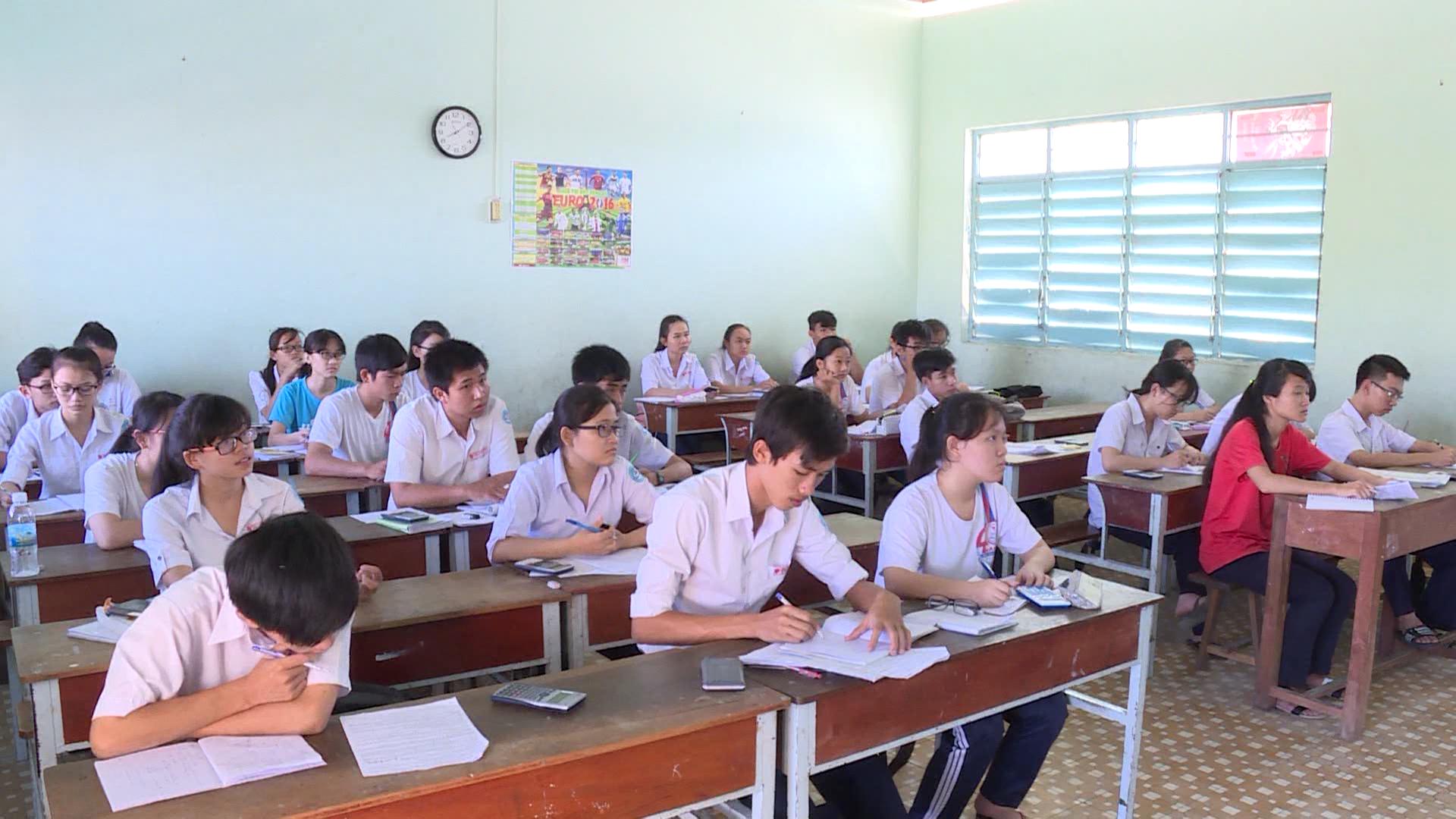 KHÁNH HÒA: CÁC TRƯỜNG THPT TẬP TRUNG ÔN TẬP, SẴN SÀNG CHO KỲ THI QUỐC GIA 2016