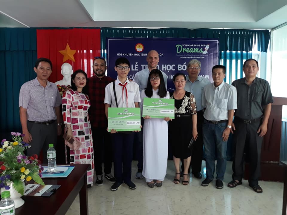 Quỹ Khuyến học Lương Thế Vinh tỉnh Nam Định PHỐI HỢP CÙNG QUỸ HỌC BỔNG SCHOLARSHIP TỔ CHỨC TRAO HỌC BỔNG CHO HỌC SINH TRƯỜNG THCS NGUYỄN HIỀN
