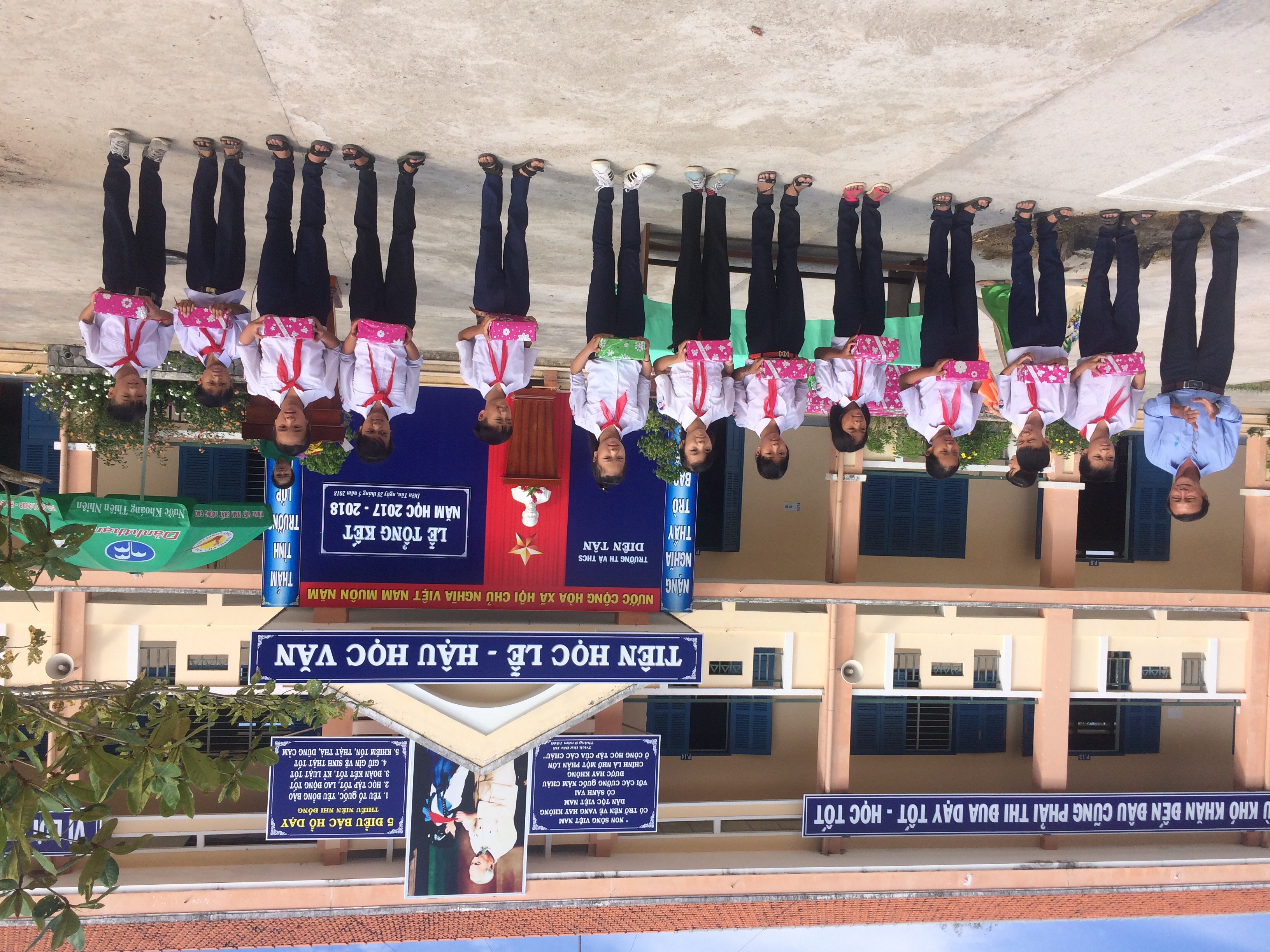 TRƯỜNG TH-THCS DIÊN TÂN TỔ CHỨC TỔNG KẾT VÀ PHÁT THƯỞNG HỌC SINH GIỎI NĂM HỌC 2017 - 2018