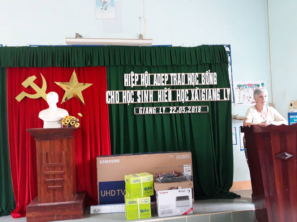 Quỹ Khuyến học Lương Thế Vinh tỉnh Nam Định PHỐI HỢP VỚI HIỆP HỘI PHÁP - VIỆT ADEP TRAO QUÀ TẶNG CHO TRƯỜNG TH GIANG LY - KHÁNH VĨNH